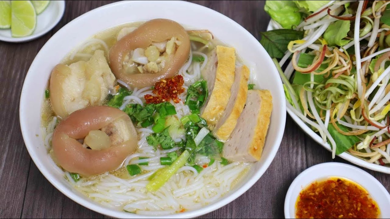 Cách nấu BÚN GIÒ HEO thơm ngon thanh ngọt tại nhà