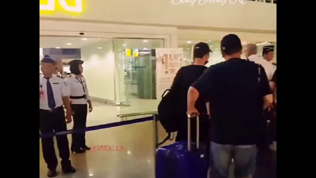 Viral - Say Hallo Song Joong Ki and Song Hye Kyo at Ngurah Rai Airport Bali - Indonesia