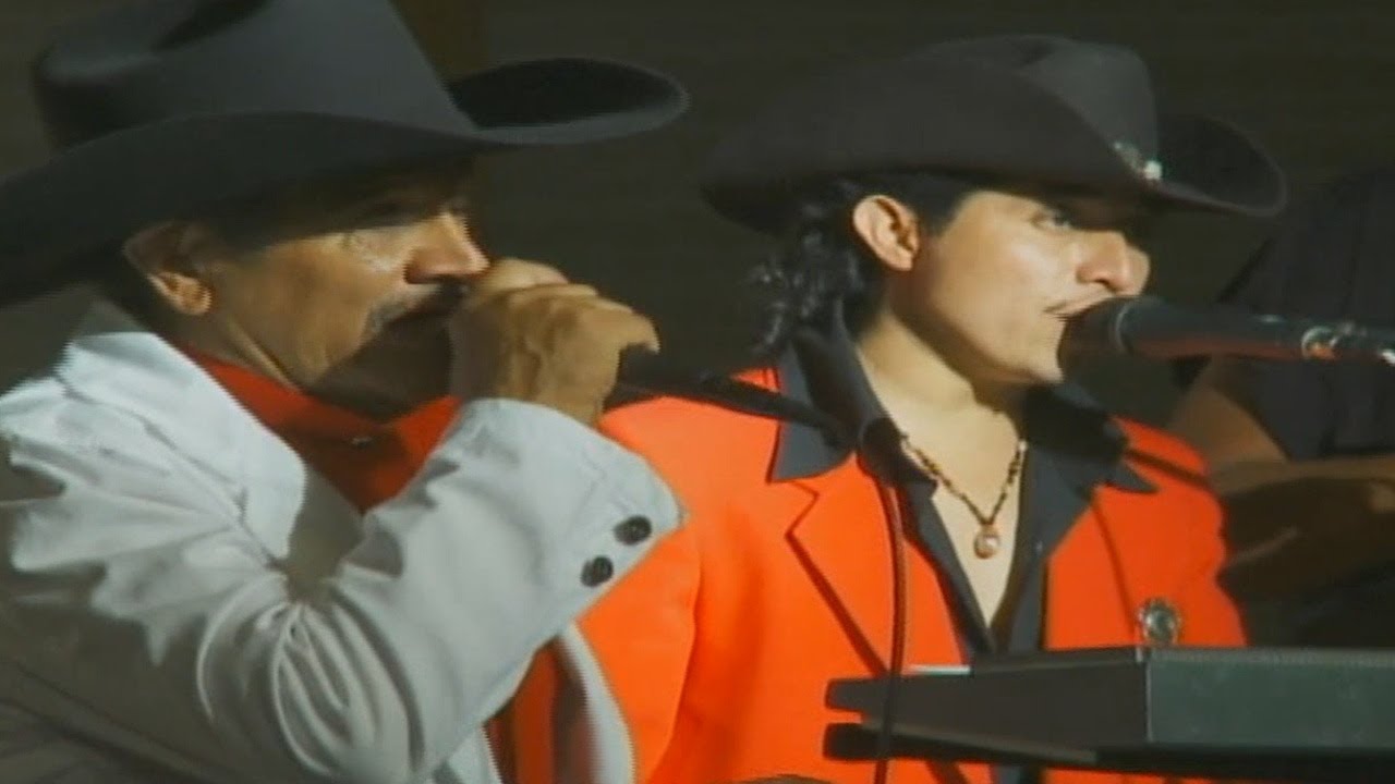 Paco Pineda y su Grupo Tex-Mex  -  Mix Duranguense No.  1  (Video Oficial)