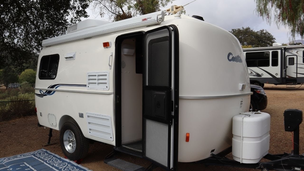 Casita Spirit Deluxe: Bathroom, Full-time Bed, Full-Time Dinette