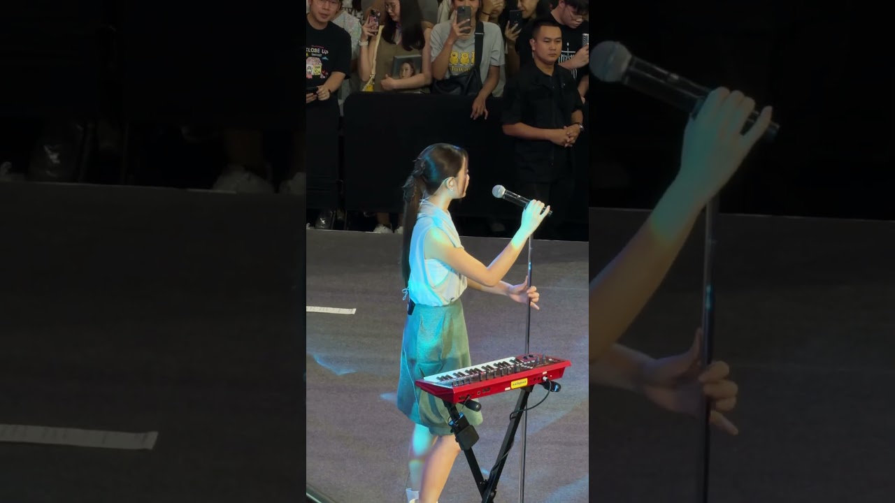ฉันต้องคิดถึงเธอแบบไหน- INK WARUNTORN 281225 @ PARADISE PARK Sparkling Happiness 