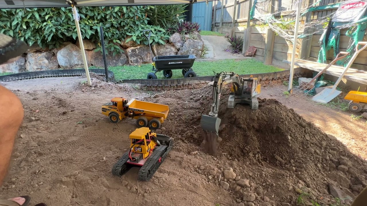 1:14 Volvo EC160E - Full Metal Electric RC Excavator  & E 591