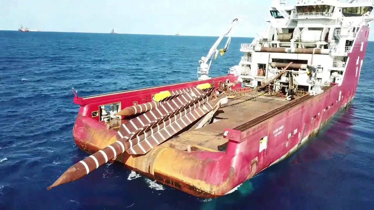 Lançamento de torpedo de 120 toneladas - Skandi Angra