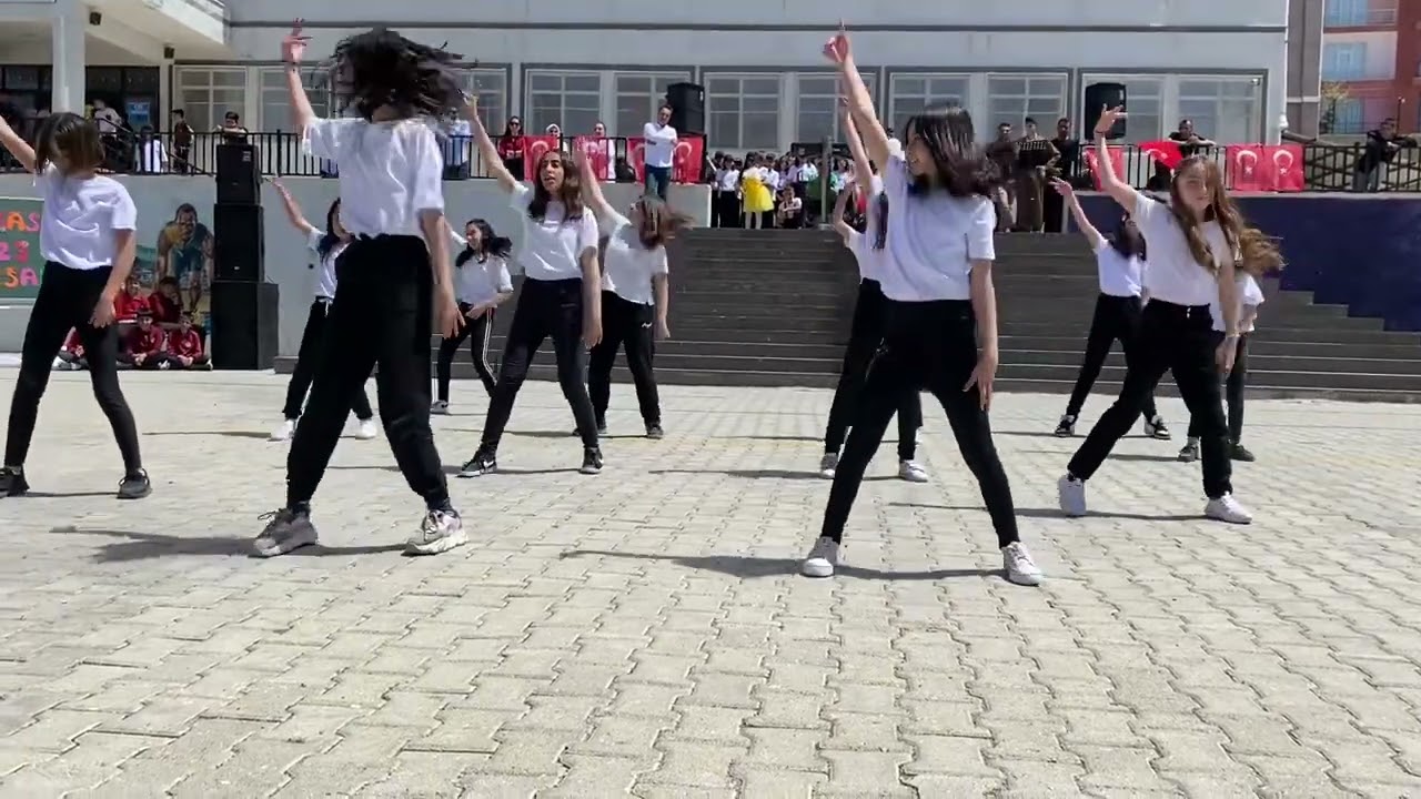 23 Nisan dans gösterisi Şehri Nuh ortaokulu