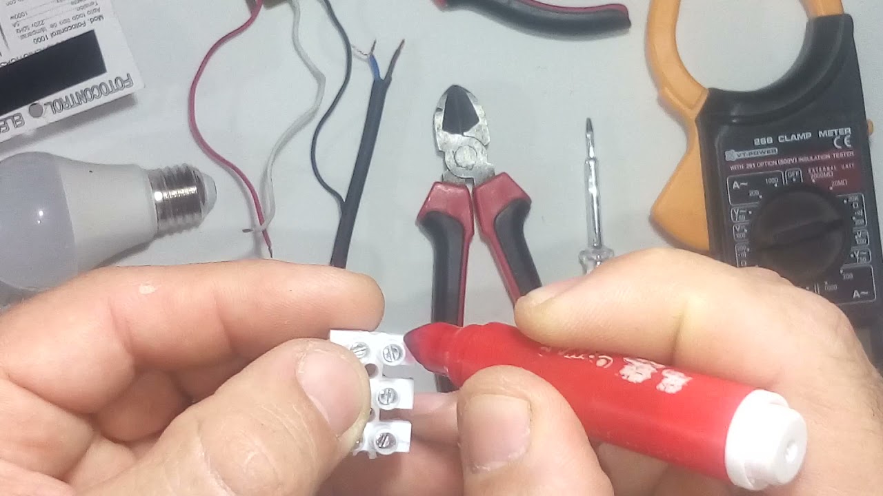 Como instalar fotocélula. (Foto-control). Probador casero. Fácil, muy fácil de hacer.