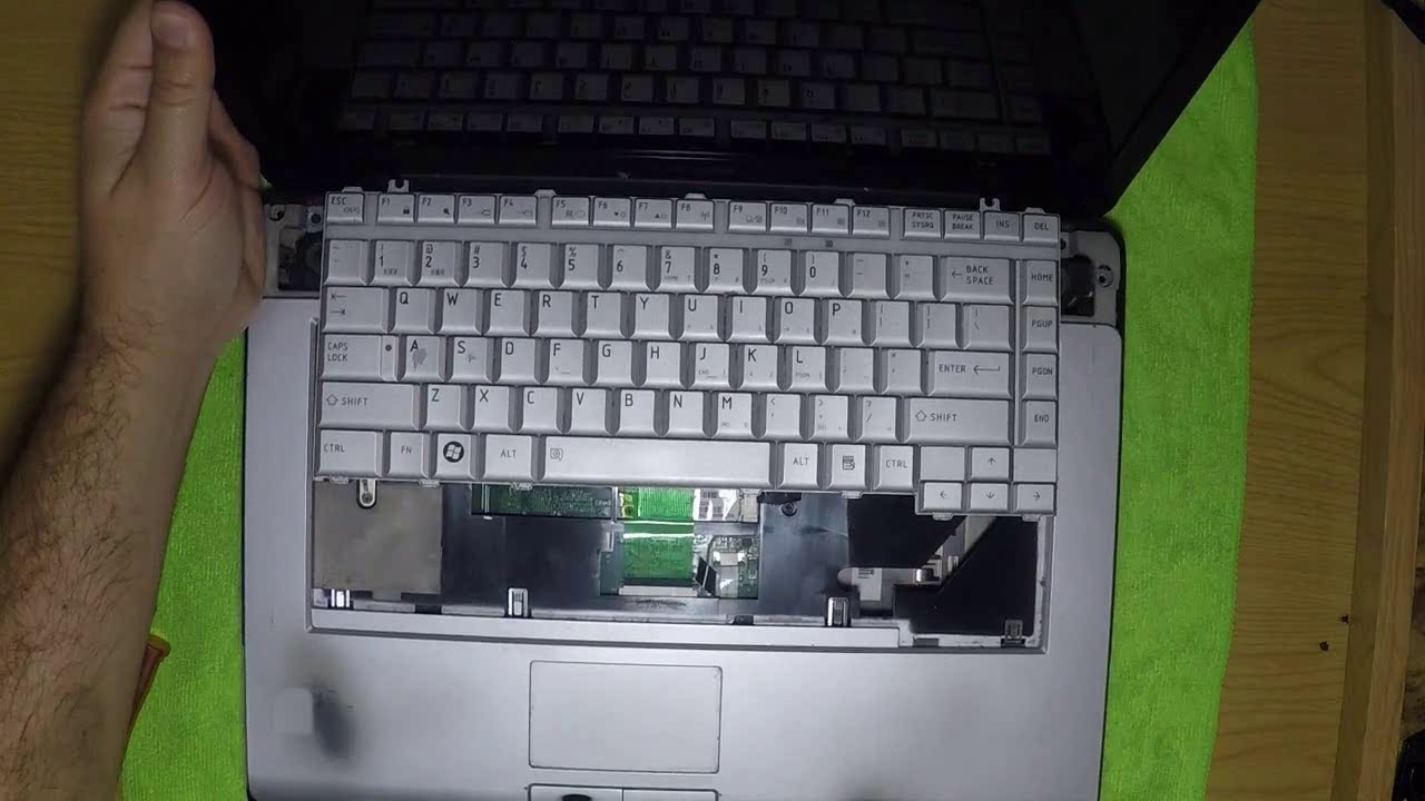 Desensamble Toshiba Satellite A205 S4607