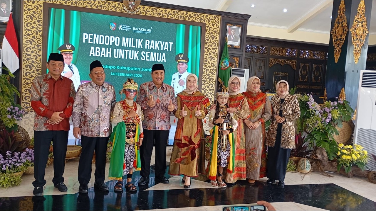 Bambangan Cakil SDN Negeri Gempollegundi tampil di depan Abah Warsubi