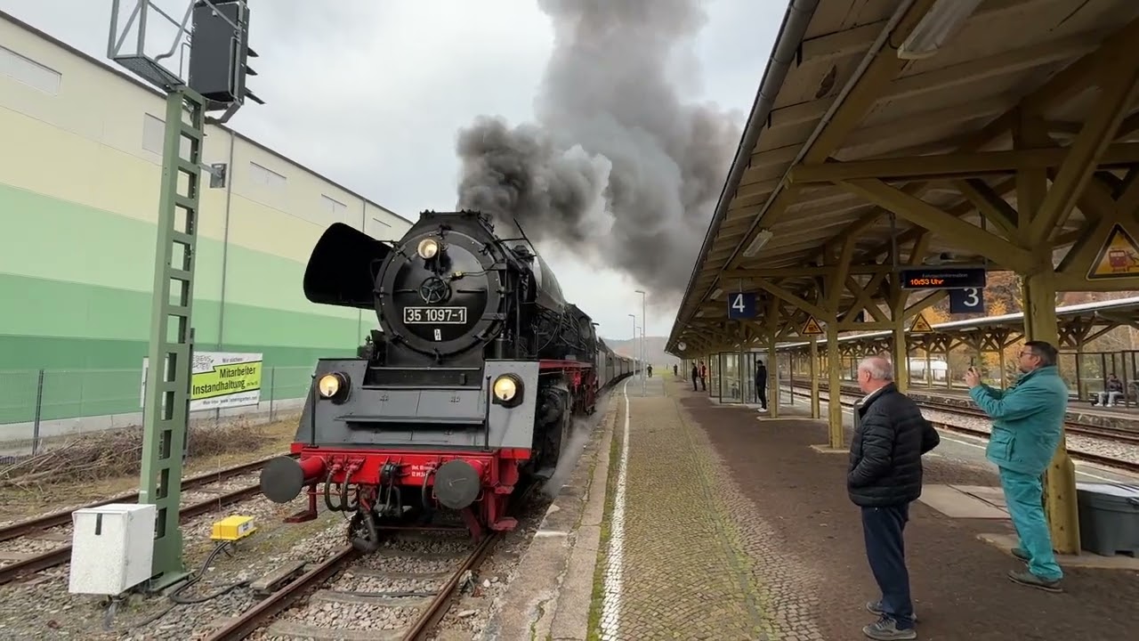 Licht'lfahrt am 15.11.2025 mit der Dampflok 35 1097-1 - Abfahrt in Adorf/Vogtland