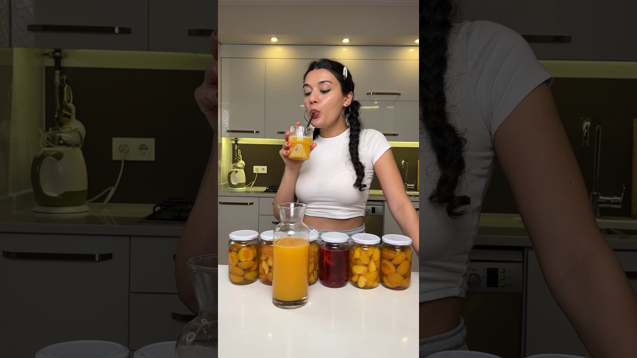 Hazır meyvesuyu böyle yapılıyor, şimdi tazeyken yap, kış boyu rahat et 🧃 #shorts #canned #konserve