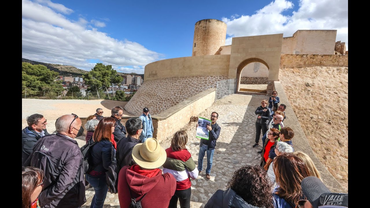 El Castillo de Elda recibe sus primeros visitantes diez años después