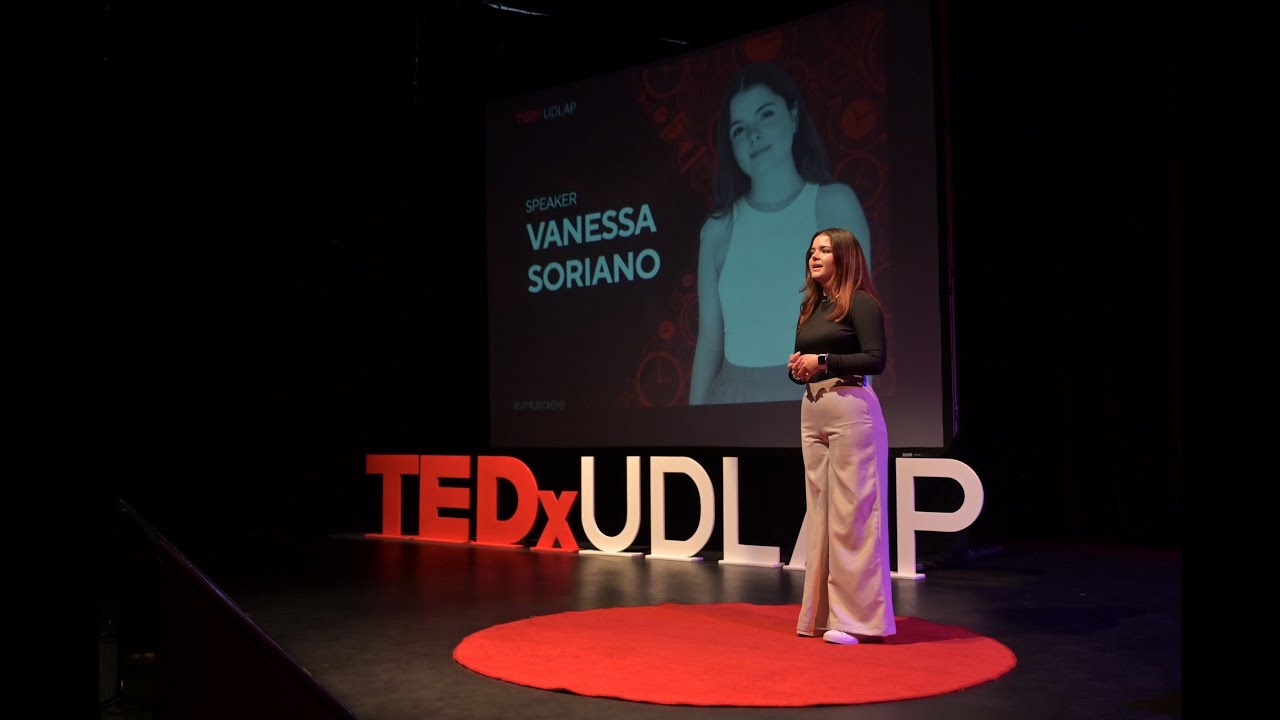 La versatilidad es mi recurso m&aacute;s valioso | Vanessa Soriano | TEDxUDLAP