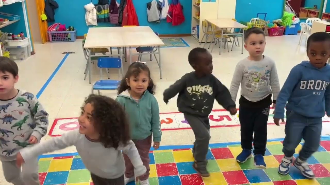 Los niños y niñas de 3 años del CEIP Las Fuentes bailan esta danza.