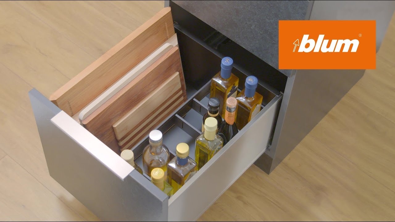 Комплект AMBIA-LINE от Blum для хранения бутылок на кухне
