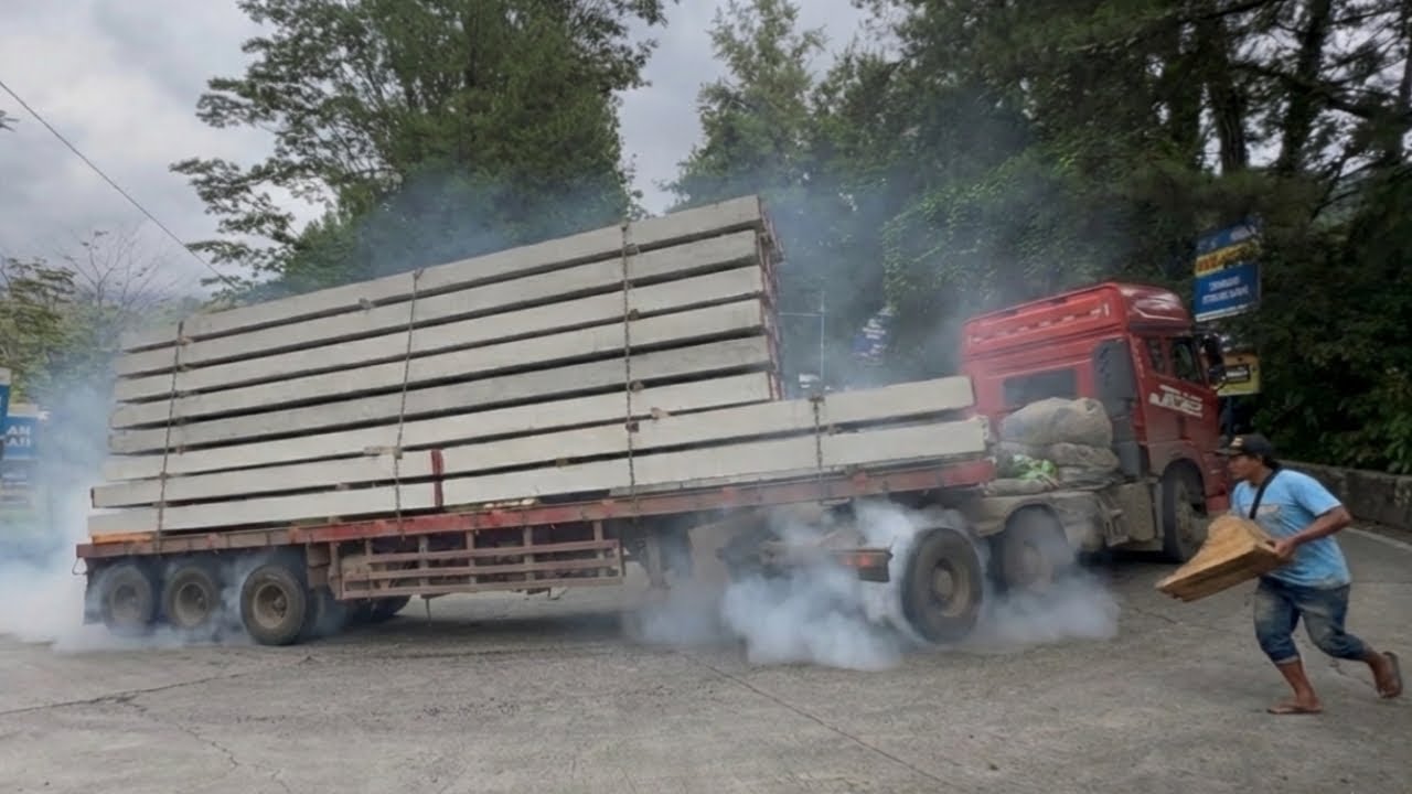 Truk Anti Begal Terjegal di Tanjakan Sitinjau Lauik