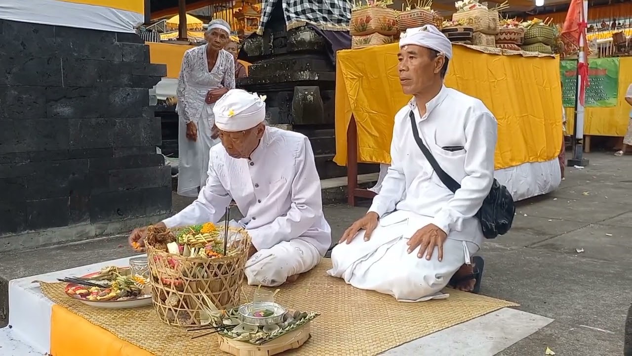 Mepepada Wewalungan Pura Puseh Desa Padangkerta 04 Oct 2025