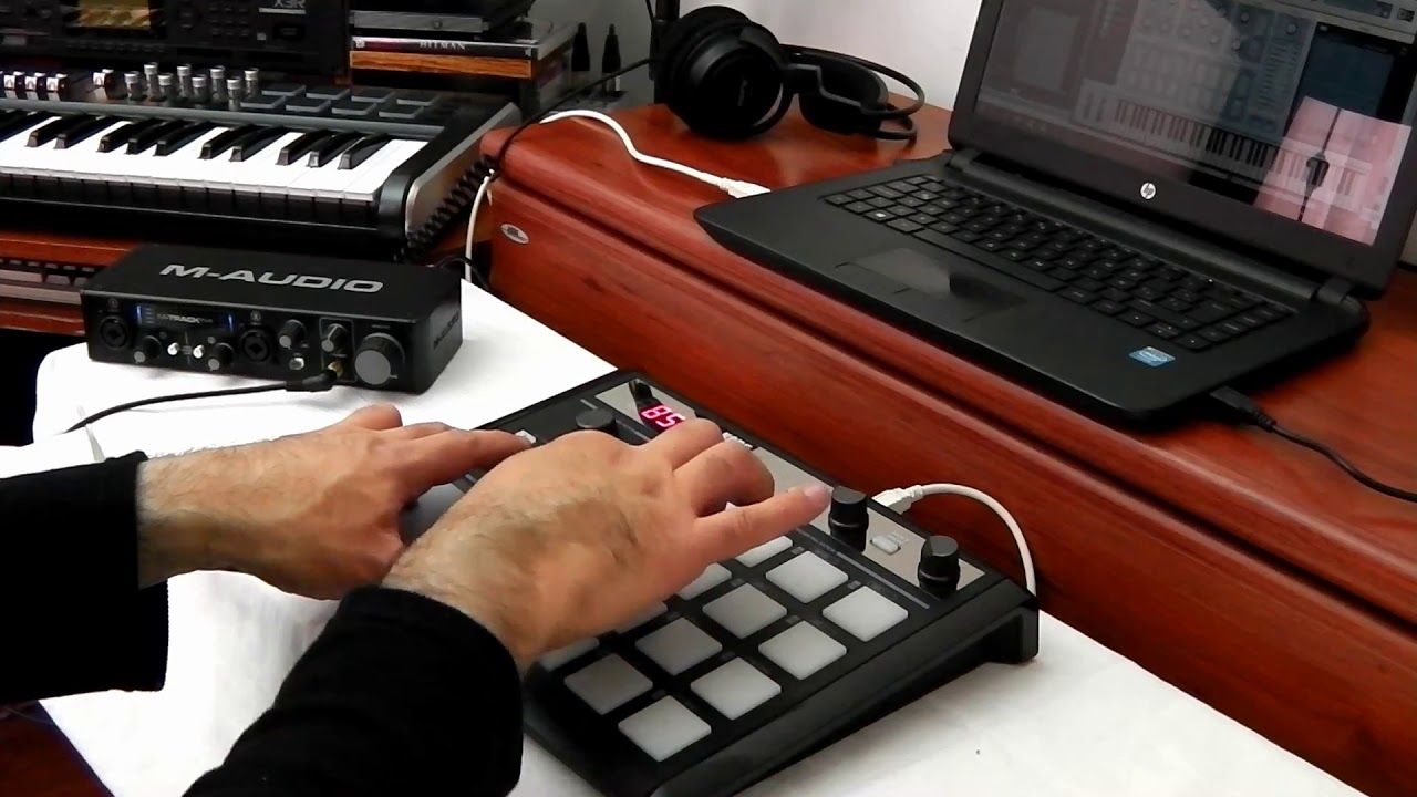 Korg PadKontrol Black M-Audio M-Track Plus mk Behringer Motor49 Korg X3R Superteclados.com VICHERVAL