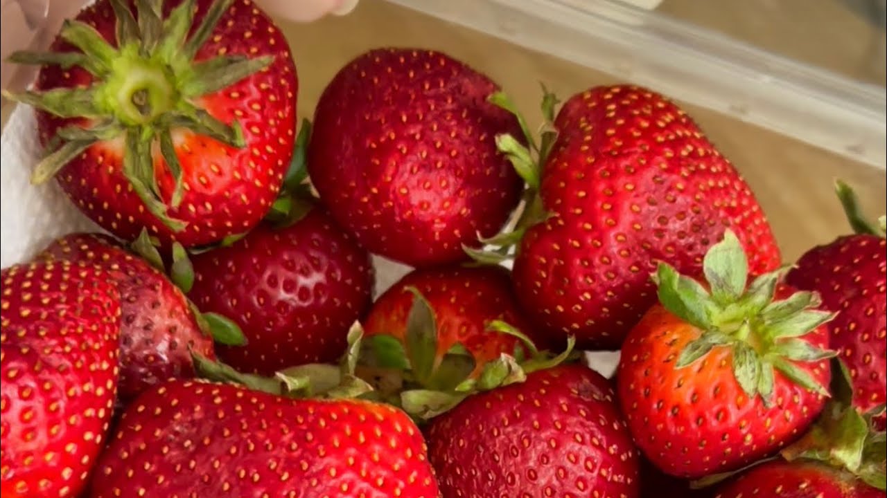 Hulling Strawberries 3 Ways