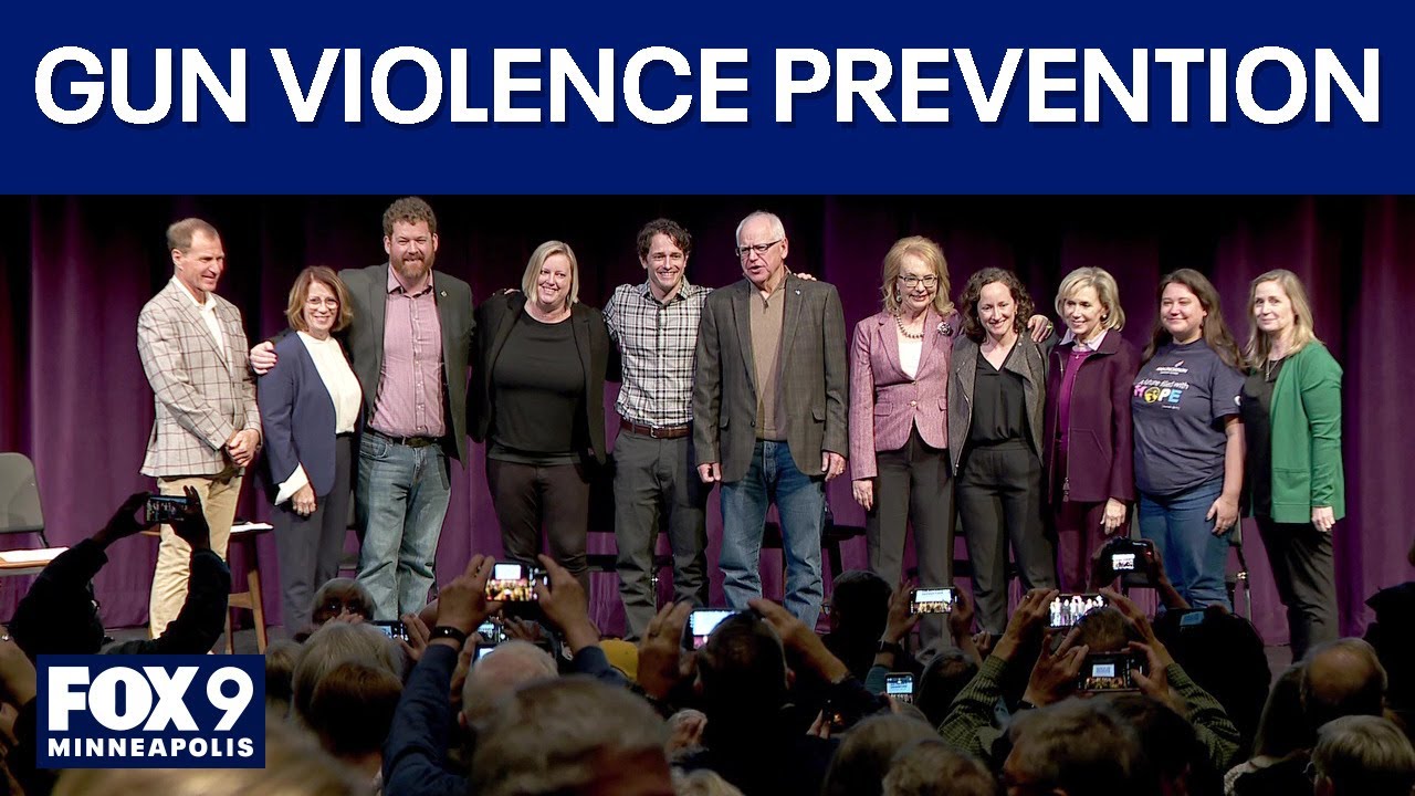 Gabby Giffords pushes for action on gun laws at Minnesota townhall