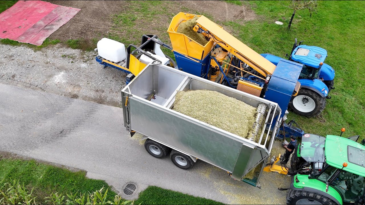 Maispressen 🇨🇭🌽 mit Bunkerhäcksler, Spezial Häckselwagen und Variabler Maispresse