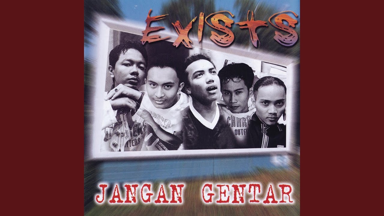 Mengintai Dari Tirai Kamar