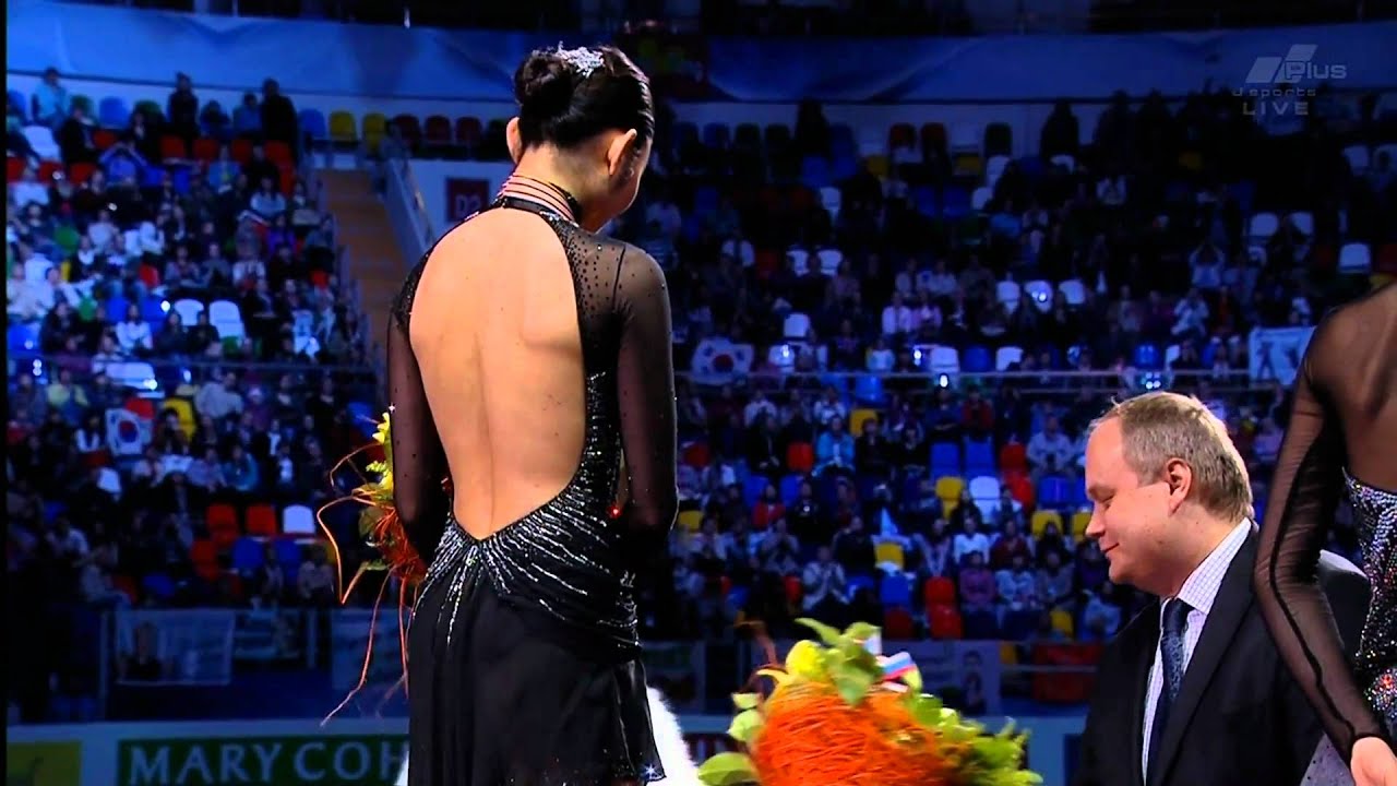 Apr 2011 Miki Ando 安藤美姫 Medal ceremony