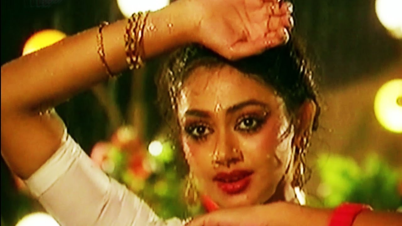 Iru Vizhiyin Romantic Tamil Song - Rajinikanth, Shobana | Ilaiyaraaja | Siva | SP Balu, Chithra