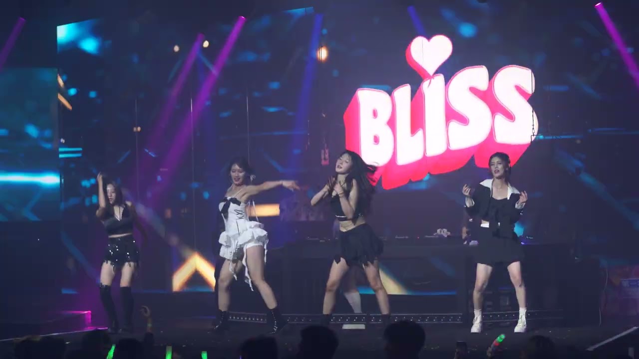 DJ Liha, DJ Bliss, DJ Kyuria - Lisa Money / Taiwan, Taipei, Omni Nightclub : Kpop Party