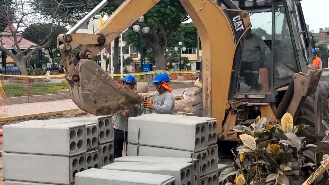 Siguen los AVANCES DE OBRAS en la PLAZA DE ARMAS DE SURCO PUEBLO.