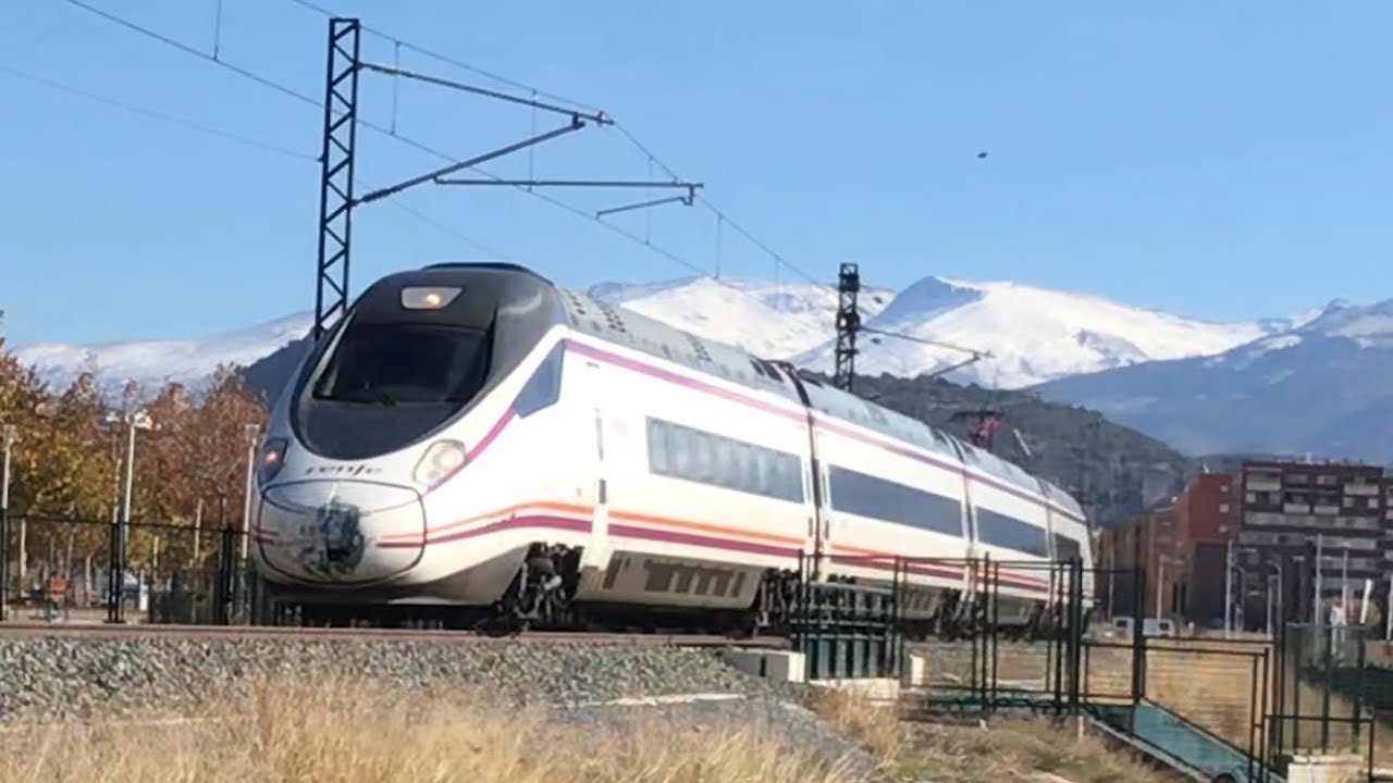 Día de trenes con AVE, AVANT, MD y Metro (Granada)
