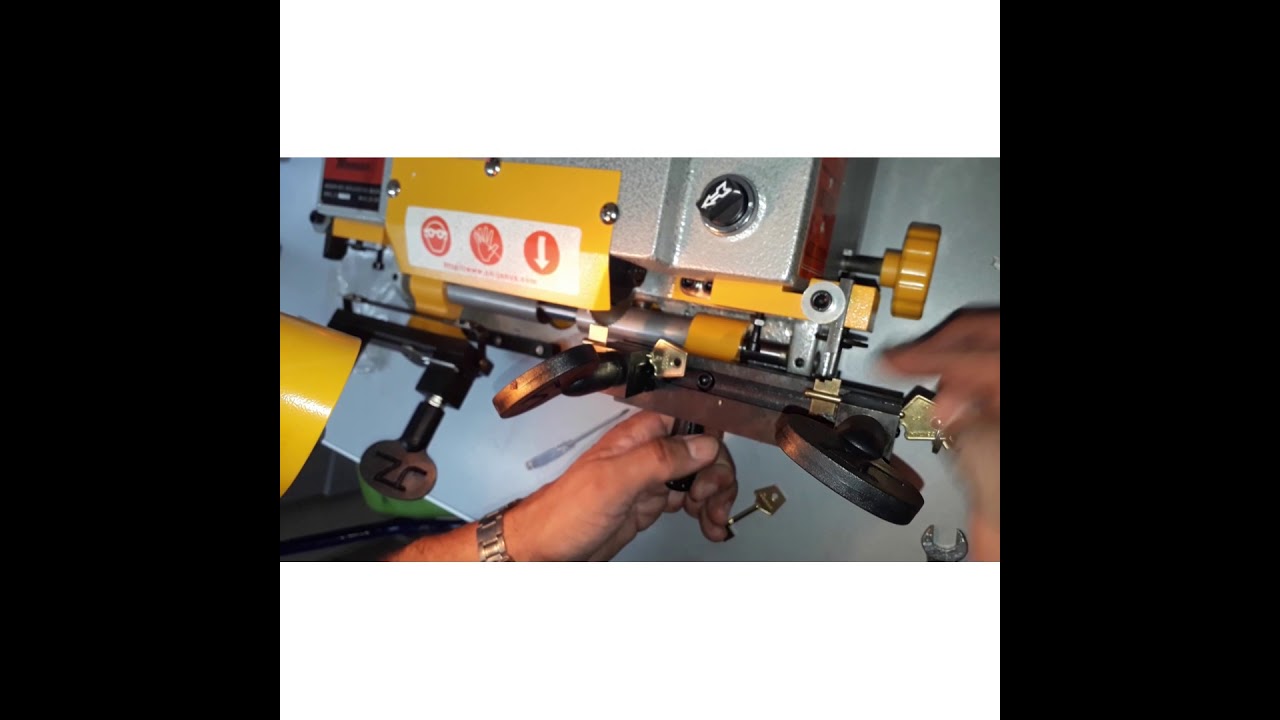 Funcionamiento de máquina copiadora de llaves doble paleta, cruz, auto y valeo |