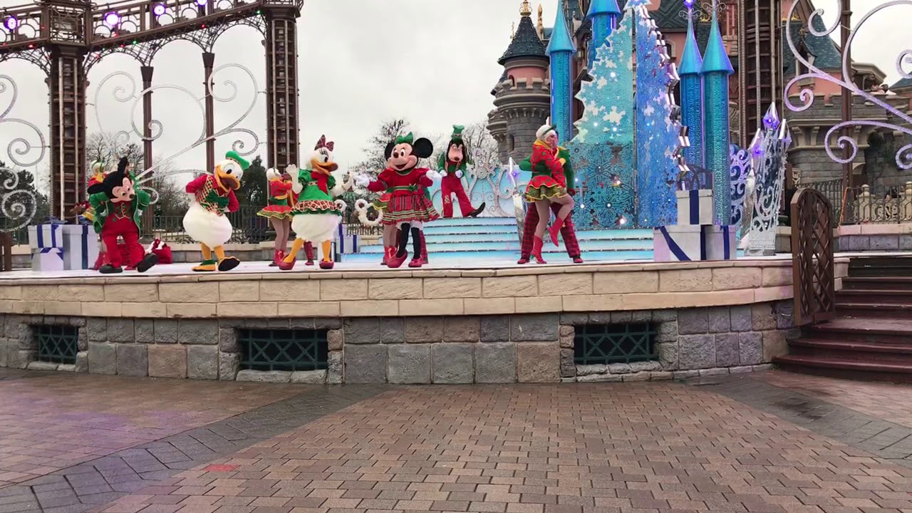 Merry Stitchmas Show (Cancelled Halfway Through Due To Weather) - December 2018 - Disneyland Paris