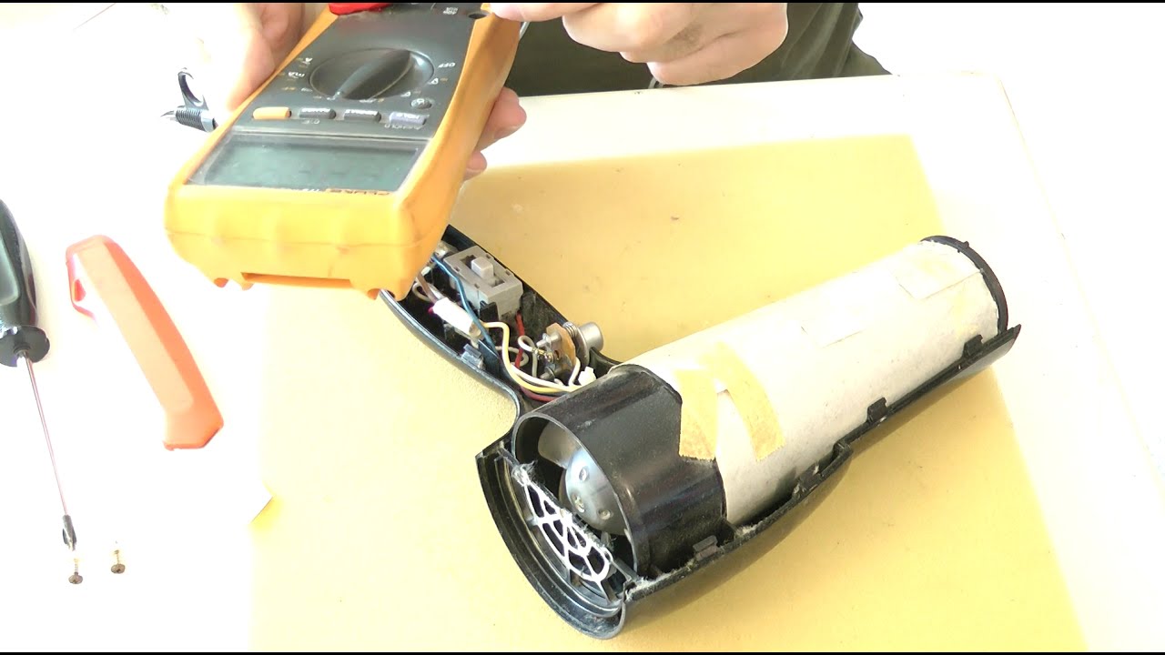 Ripariamo l'asciugacapelli - We repair the hair dryer