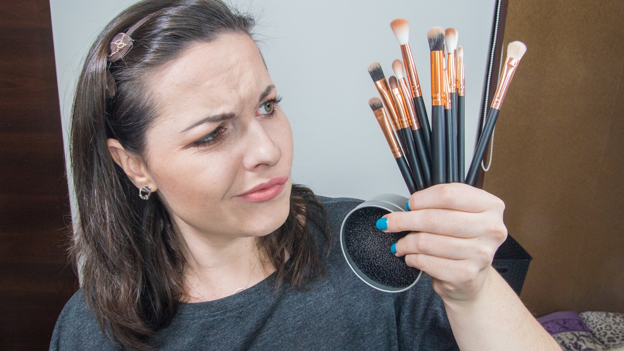 Zestaw 12 pędzli do oczu z Aliexpress za 3$ + czyszczenie pędzli na sucho