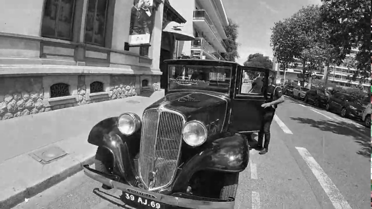 Livraison exceptionnelle dans les rues de Lyon ! Renault Vivastella - Auguste Lumière