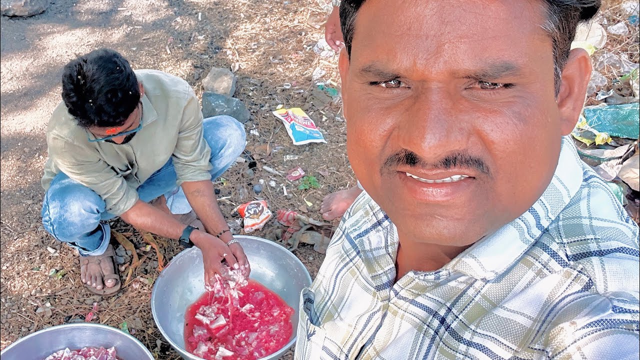 आज म्हसोबावर बोकडाच्या मटनाचा बेत हाय बायको मला उपाशी ठेवायच्या नादात तूच उपाशी 😭#गावठीनिलेशपुनम 