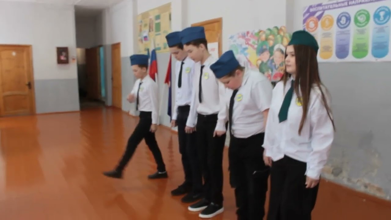 Смотр песни и строя среди старшеклассников