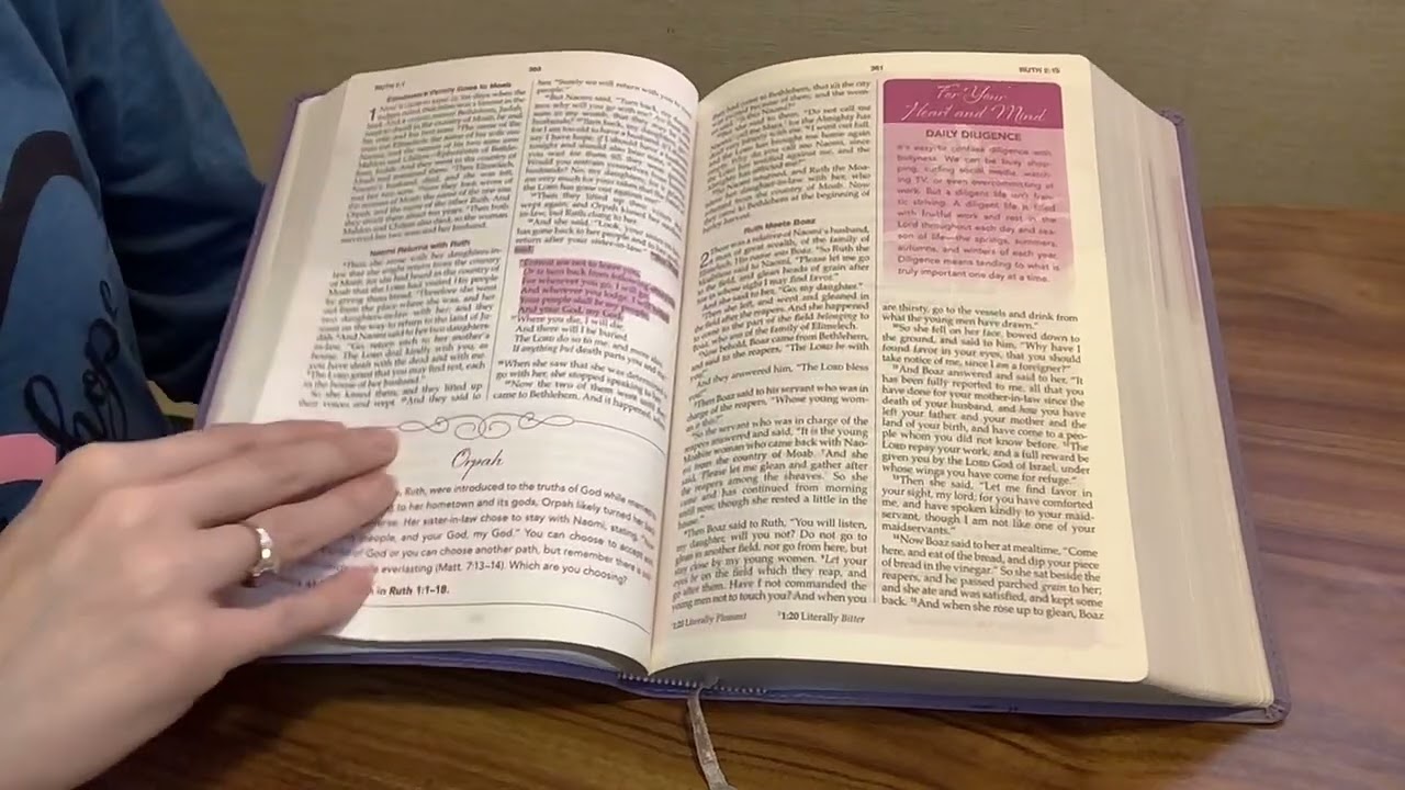 A Woman After God&rsquo;s Own Heart Bible - Purple Non-Premium Bible Series