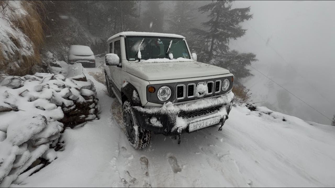 Part 3 of First Snowfall Drive in Shimla. Maruti Suzuki Jimny easily climbs steep narrow snowy slope