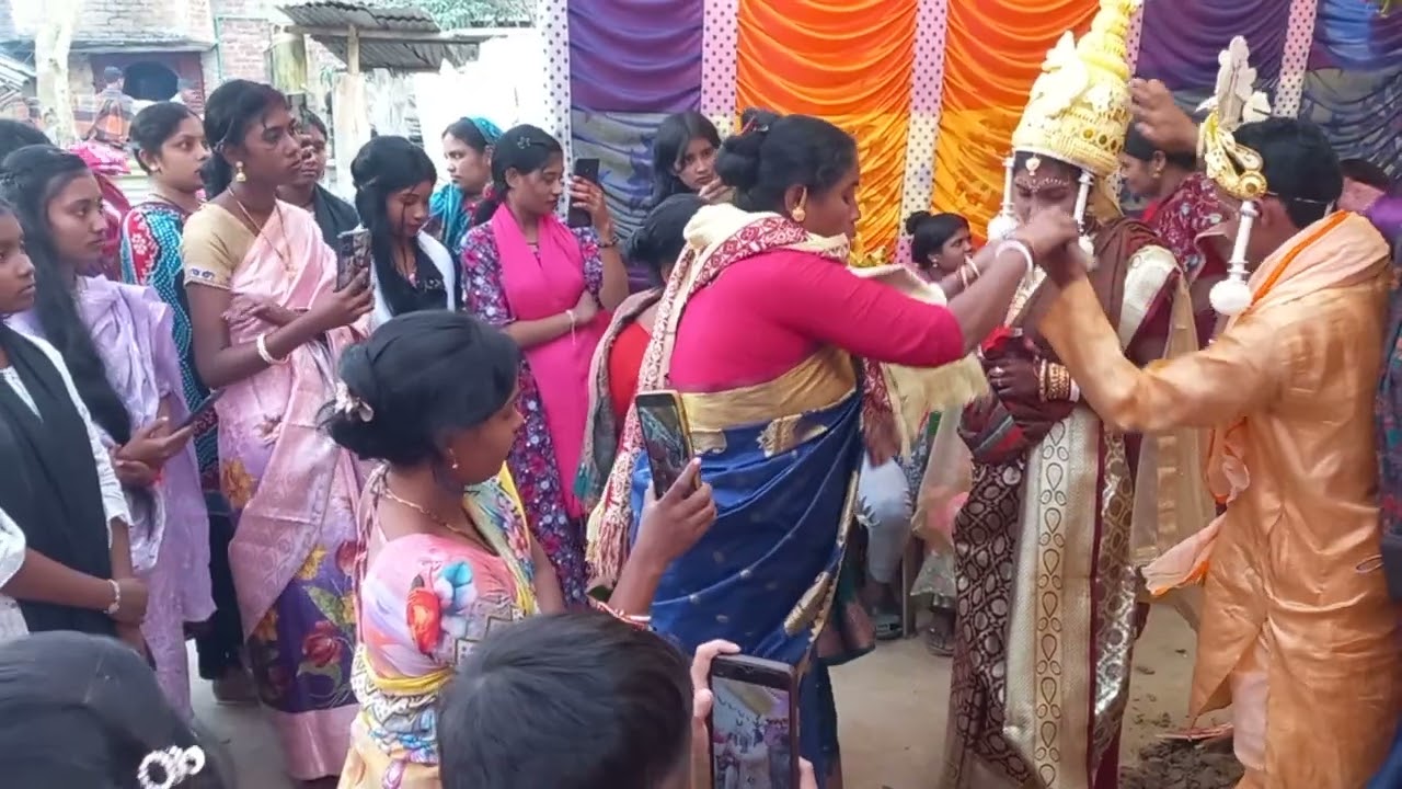 বিয়ের ভিডিও কিরকম হয়েছে কমন জানাবেন