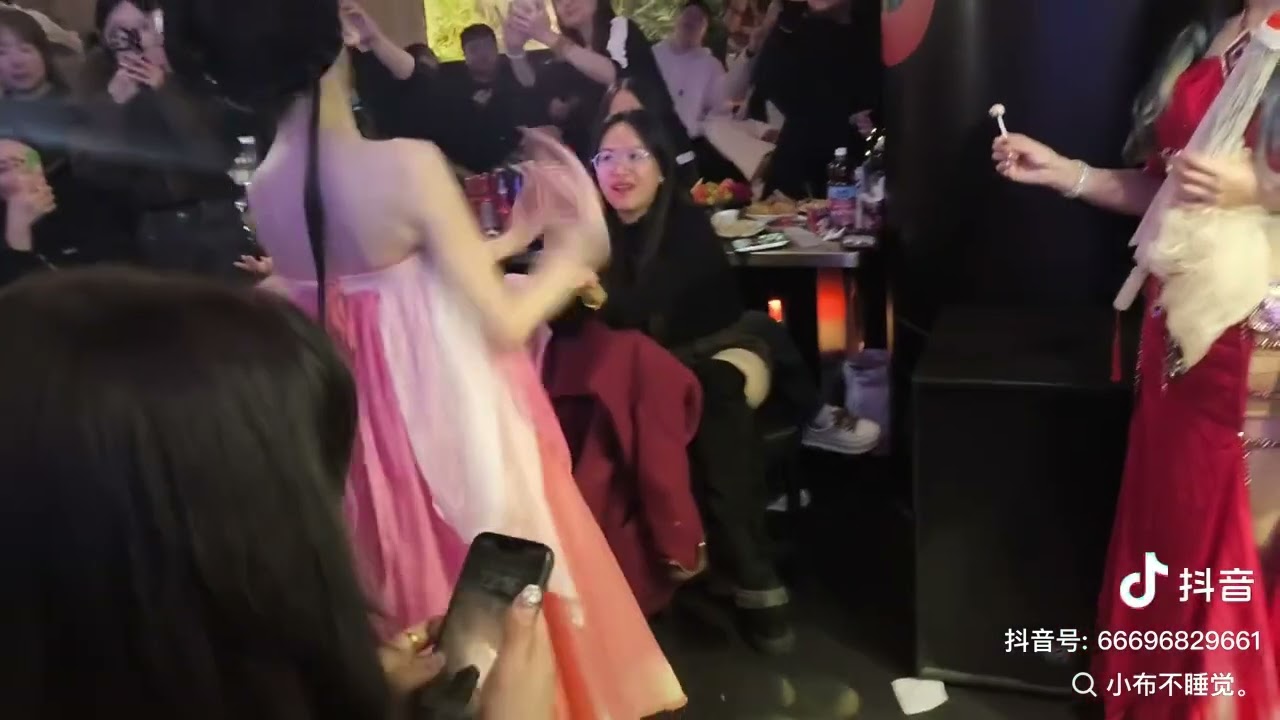 武汉 喆舞国风酒馆 郭喆喆