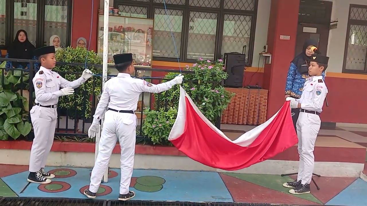 Pengibaran Bendera Upacara Hari Pahlawan 10 November 2025
