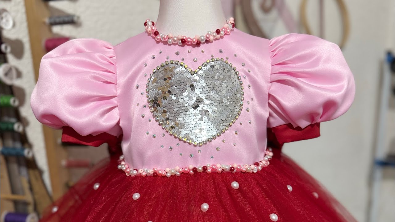  Cómo adornar con bisutería un vestido de niña ?😍￼
