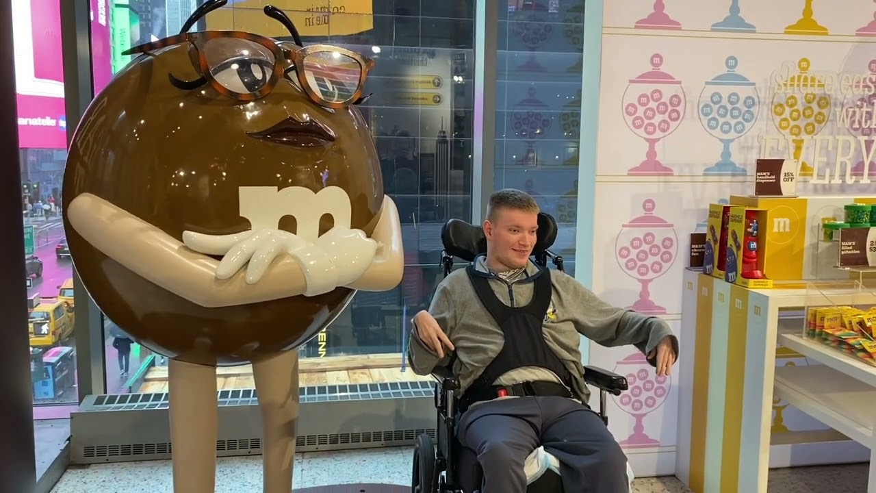 Sam at M&M store in Time Square & meets up with Teacher Krista from home @onthatnote
