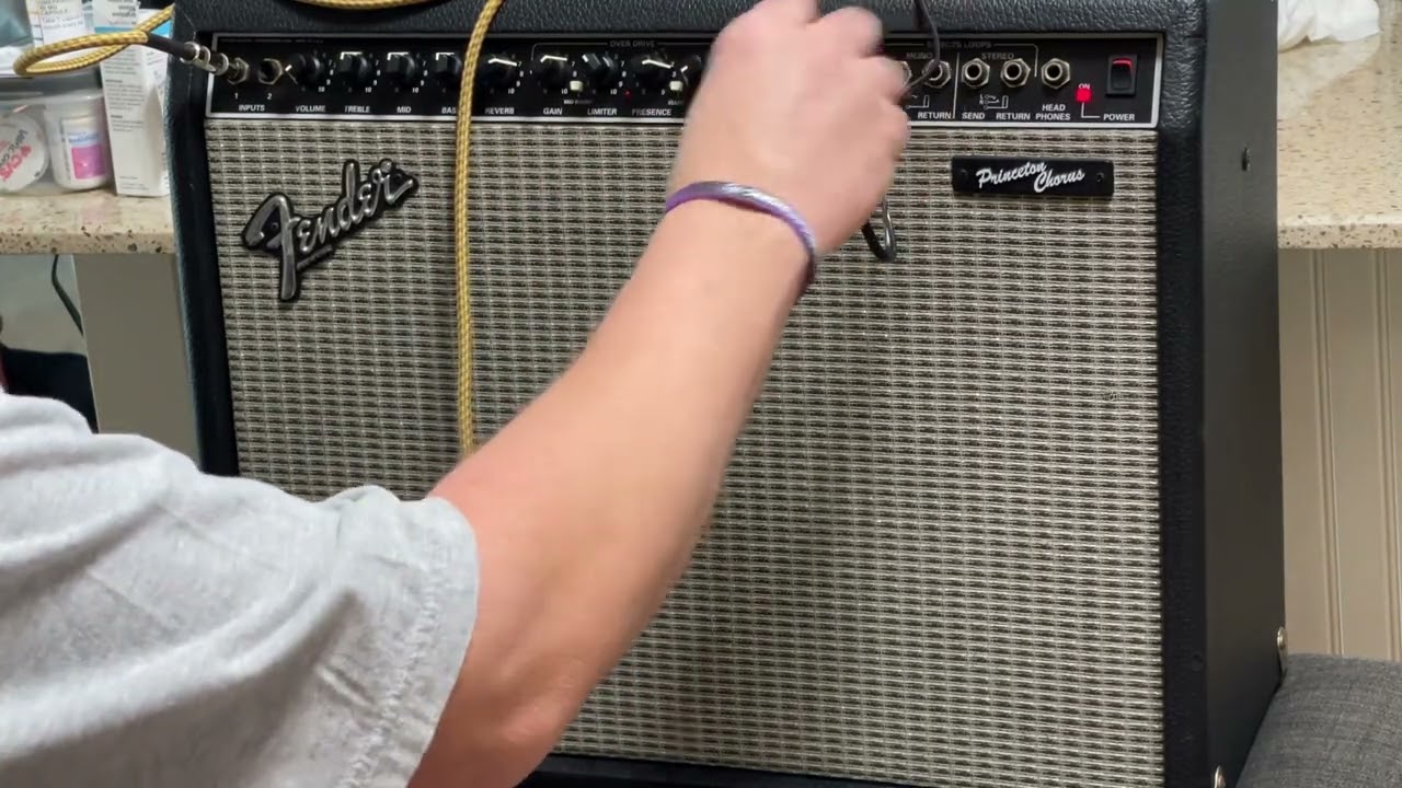 Demo of Fender Princeton Chorus Guitar Amplifier.  Made in USA!