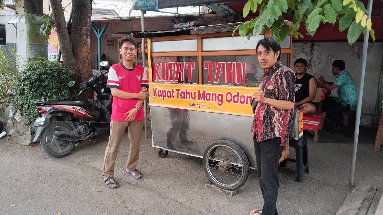 Wisata Kuliner Legend Sejak 2013 Kupat Tahu Mang Odong  Jl. Peta Kota Bandung