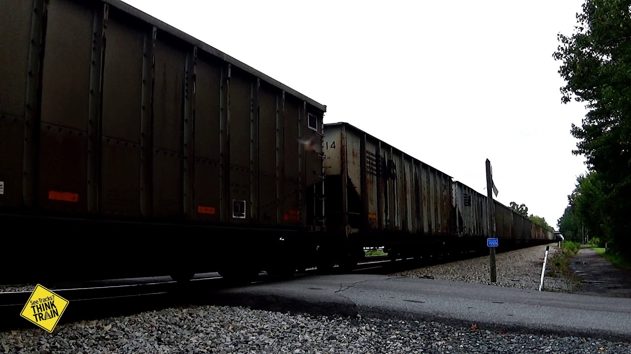 NS 9766 (GE C44-9W leads NS 822