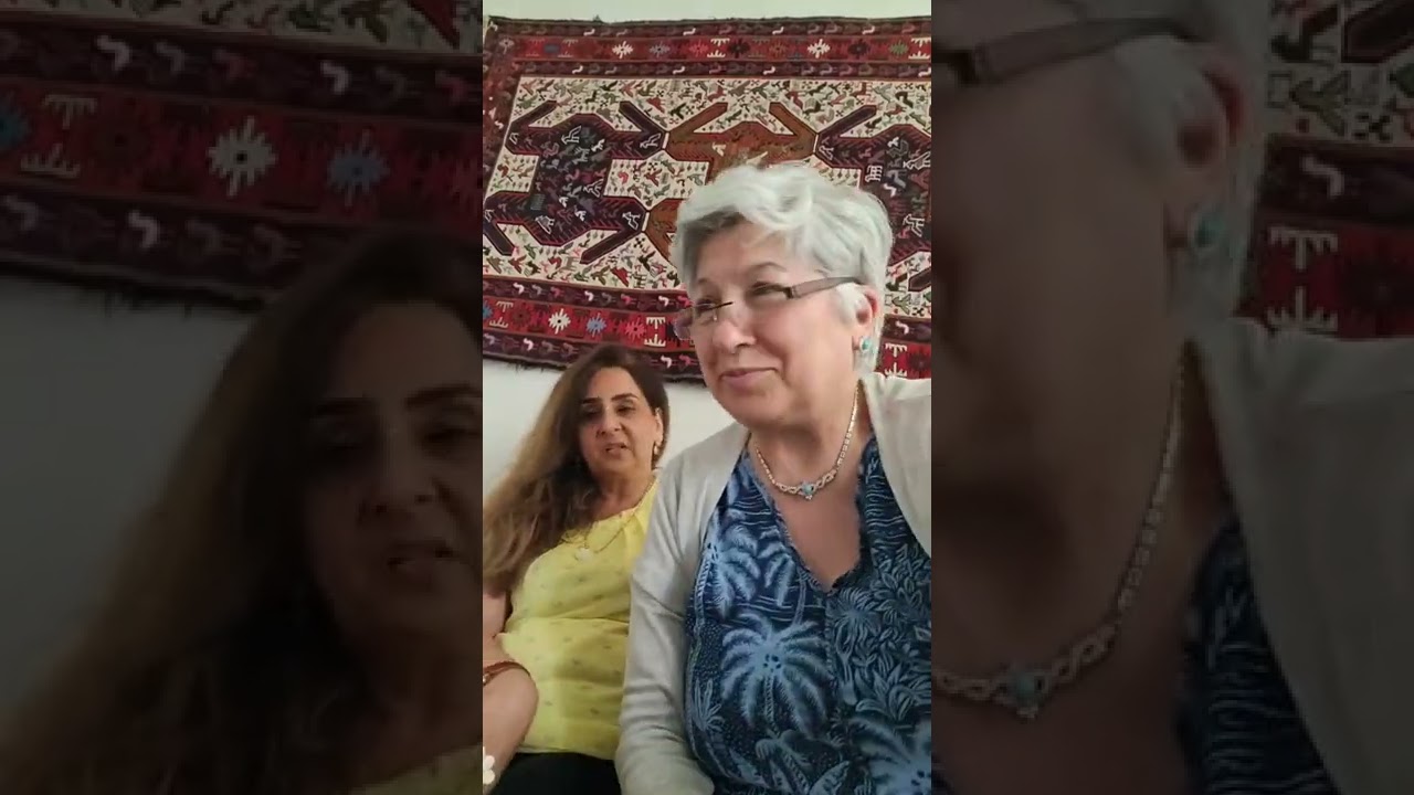 لایو زیبا با مهمانان عزیزش رُزی از هانوفر و آذر فوقی در خونه احمد با نگاهی به هدایای رُزی و ...😍🌷