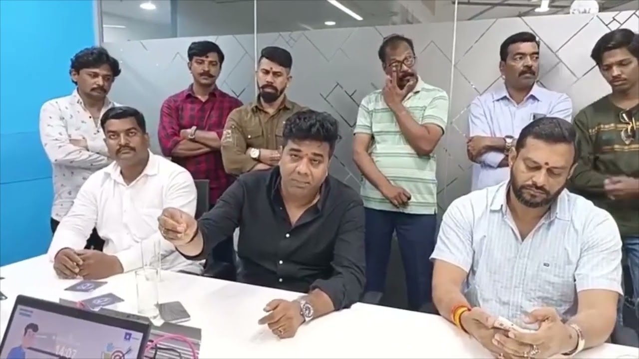 बजाज फायनान्स रिकवरीच्या नावाखाली आई - बहिणींना देतात शिव्या BAJAJ FINANCE AVINASH JADHAV