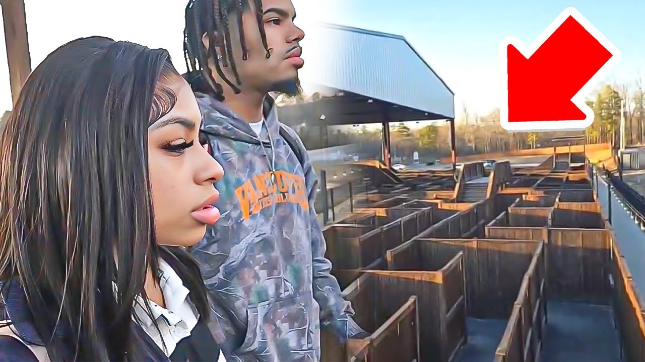 Nadia & The Compact House Get Stuck In A Maze..
