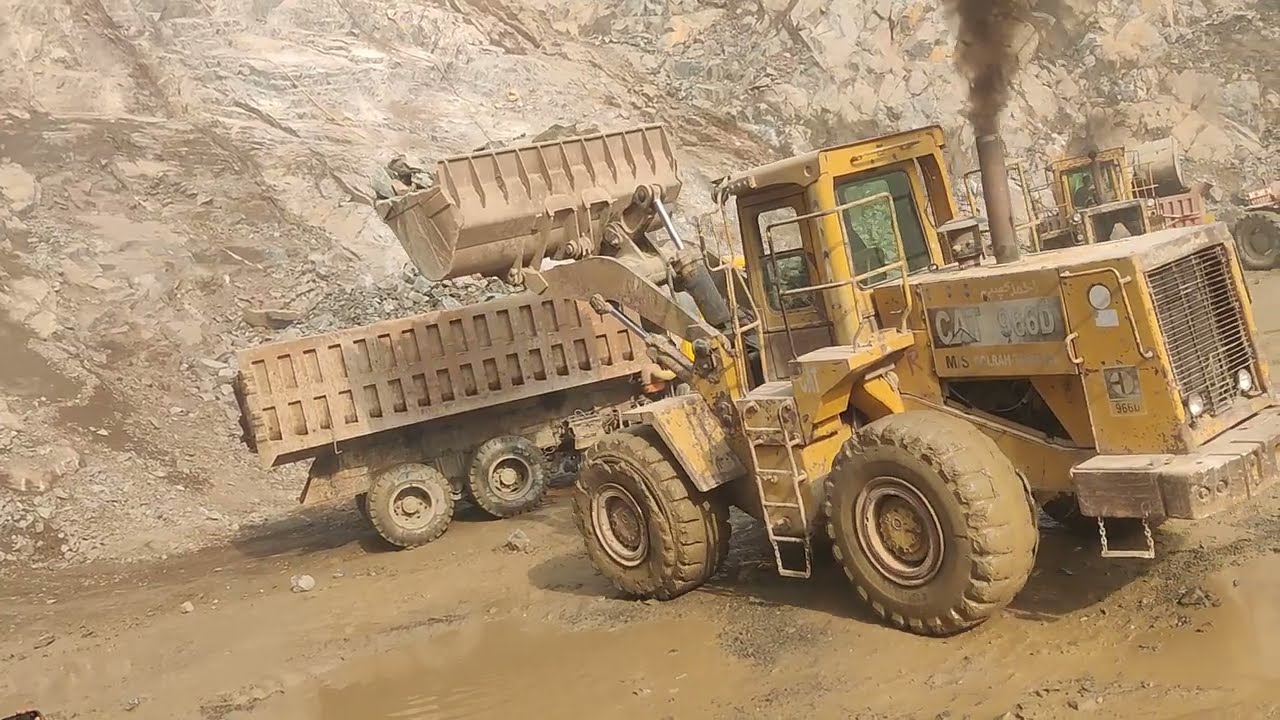 Trolley loading Stone in Mountain With Caterpillar Loadar: Amazing work here